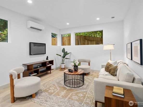 1257 NE 100th Street, Seattle WA 98125