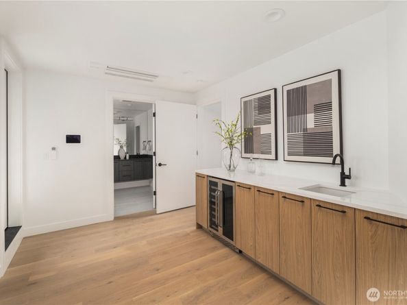 2410 Everett Avenue E, Seattle WA 98102