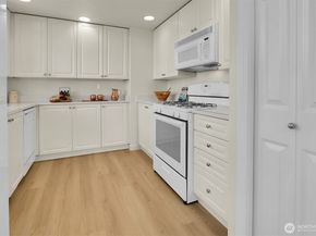 800 96th Avenue NE G102, Lake Stevens WA 98258