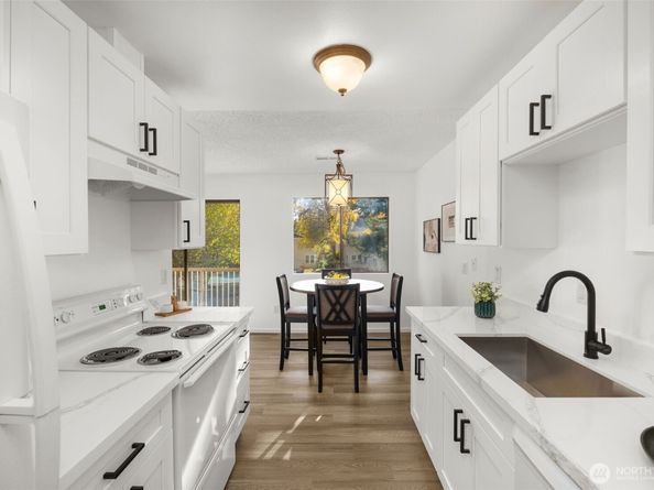 7328 NE 142nd Place 5D, Kirkland WA 98034