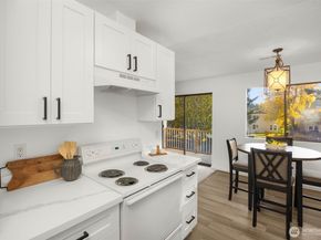 7328 NE 142nd Place 5D, Kirkland WA 98034