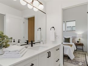 225 24th Avenue, Seattle WA 98122