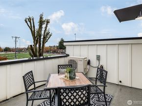 225 24th Avenue, Seattle WA 98122