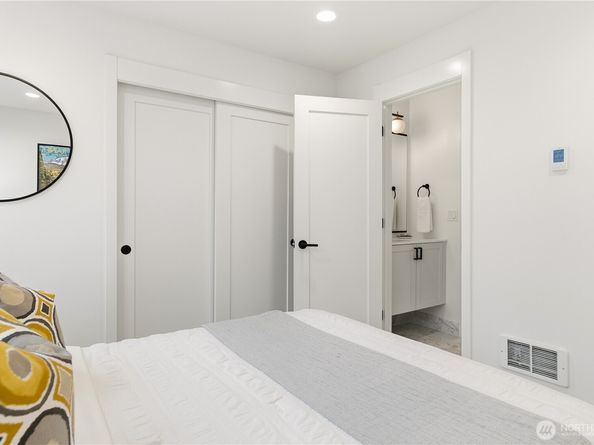 225 24th Avenue, Seattle WA 98122