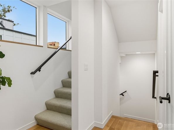 225 24th Avenue, Seattle WA 98122