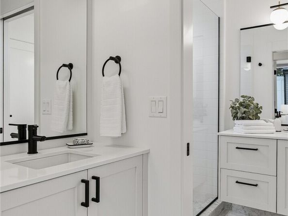 225 24th Avenue, Seattle WA 98122