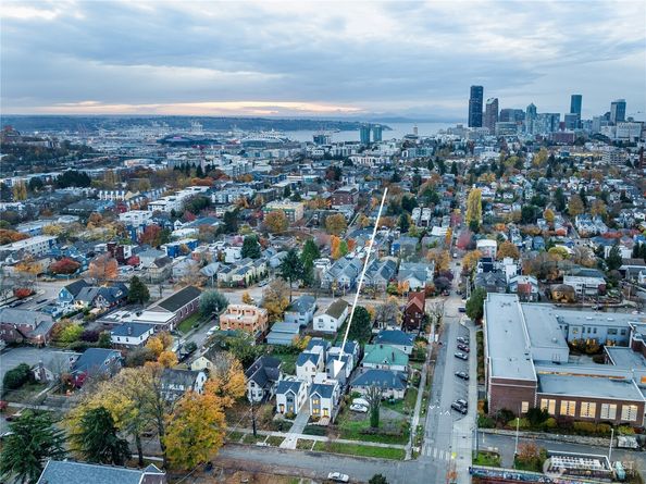 225 24th Avenue, Seattle WA 98122
