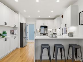 225 24th Avenue, Seattle WA 98122