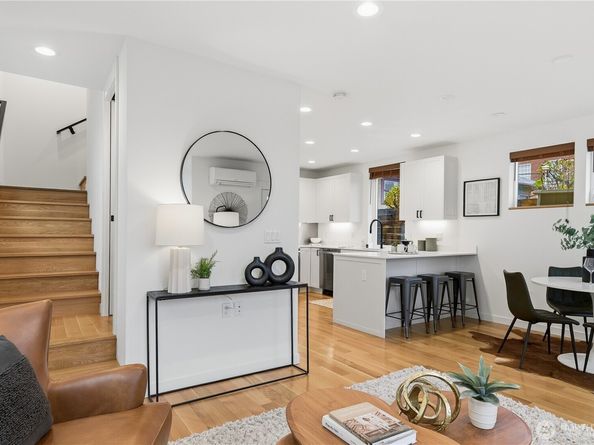 225 24th Avenue, Seattle WA 98122