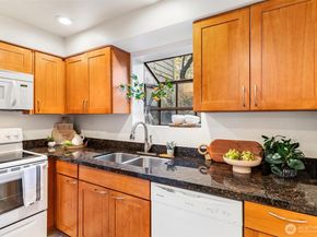 3905 108th Avenue NE B102, Bellevue WA 98004