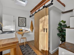 8859 20th Avenue SW, Seattle WA 98106