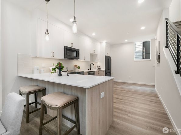 2017 W Bertona, Seattle WA 98199