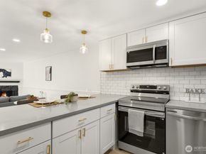 14527 NE 40th Street G104, Bellevue WA 98007