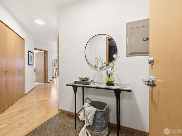 412 11th Avenue 206, Seattle WA 98122