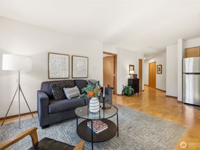 412 11th Avenue 206, Seattle WA 98122