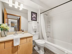 412 11th Avenue 206, Seattle WA 98122