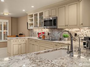 6363 Lake Washington Boulevard NE 203, Kirkland WA 98033