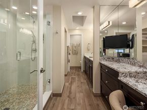 6363 Lake Washington Boulevard NE 203, Kirkland WA 98033