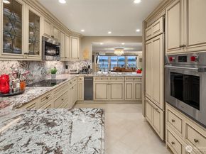 6363 Lake Washington Boulevard NE 203, Kirkland WA 98033