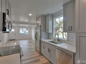 2405 Rockefeller Ave, Everett WA 98201