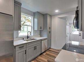 2405 Rockefeller Ave, Everett WA 98201