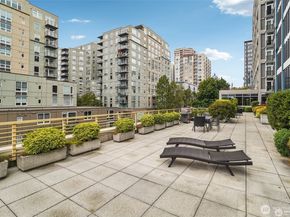 2716 Elliot Avenue 301, Seattle WA 98121