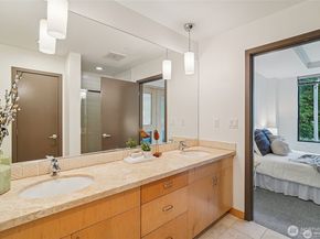 2716 Elliot Avenue 301, Seattle WA 98121