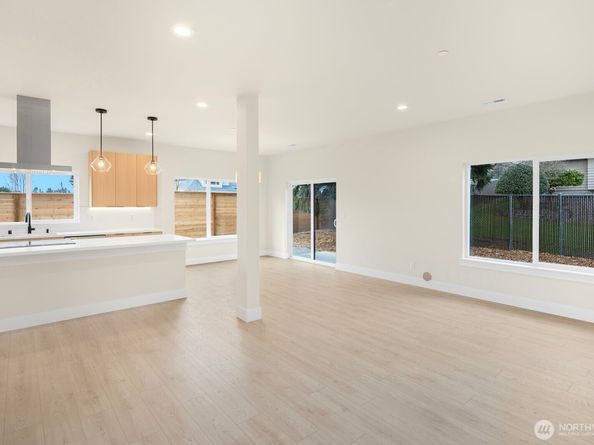 910 S 138th Street A, Burien WA 98168