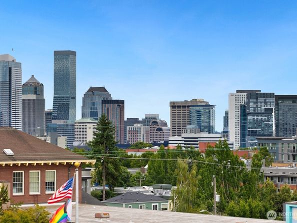 702 11th Avenue E, Seattle WA 98102