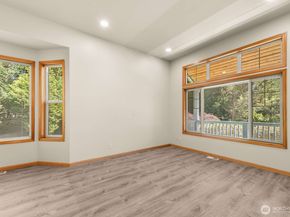 9926 SW 184th Way, Vashon WA 98070