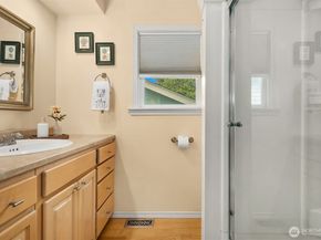 19011 176th Avenue NE, Woodinville WA 98072