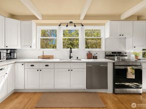 19011 176th Avenue NE, Woodinville WA 98072