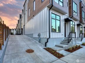 9752 B Holman Road NW, Seattle WA 98117