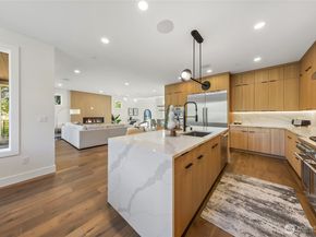 10204 NE 43rd Street, Kirkland WA 98033