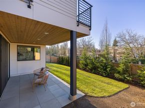 10204 NE 43rd Street, Kirkland WA 98033