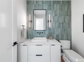 10204 NE 43rd Street, Kirkland WA 98033