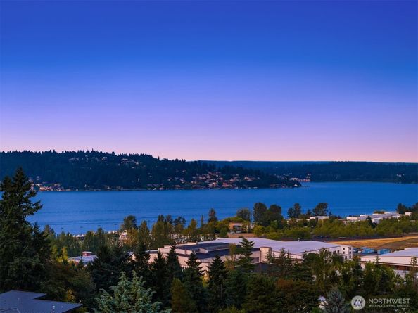 7352 56th Avenue NE, Seattle WA 98115