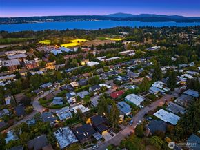 7352 56th Avenue NE, Seattle WA 98115