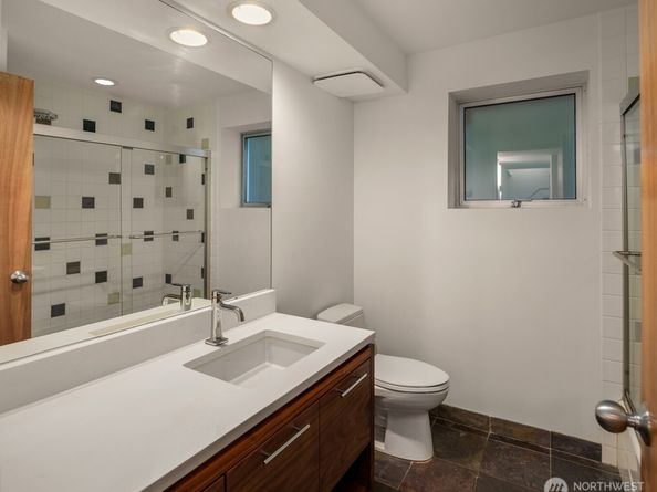 7352 56th Avenue NE, Seattle WA 98115