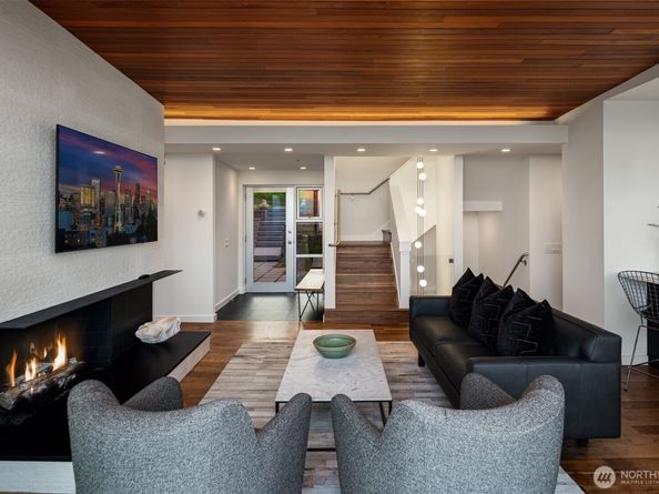 7352 56th Avenue NE, Seattle WA 98115