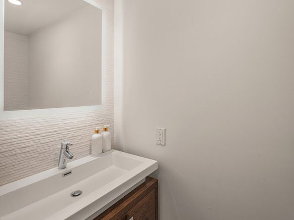 7352 56th Avenue NE, Seattle WA 98115