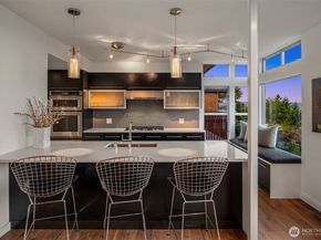 7352 56th Avenue NE, Seattle WA 98115
