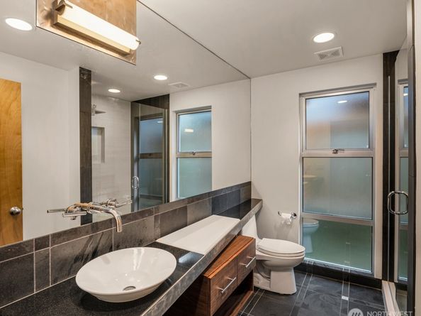 7352 56th Avenue NE, Seattle WA 98115