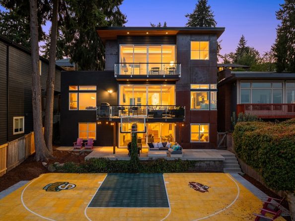 7352 56th Avenue NE, Seattle WA 98115