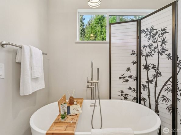 2840 139th Avenue SE 15, Bellevue WA 98005