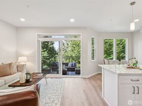 2840 139th Avenue SE 15, Bellevue WA 98005