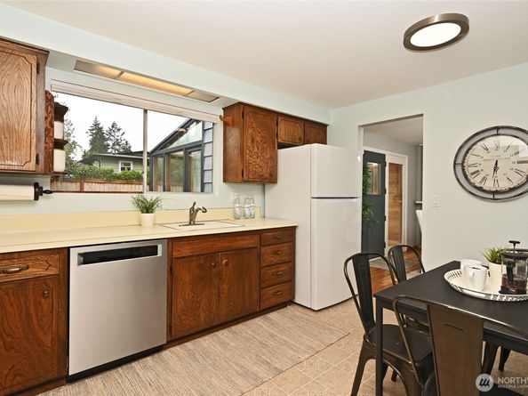 510 NW 201st Place, Shoreline WA 98177