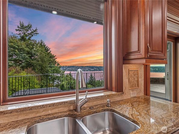7909 78th Avenue SE, Mercer Island WA 98040