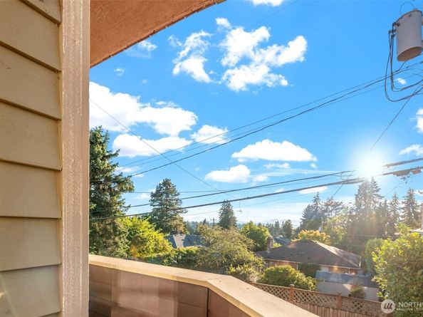 11211 Greenwood Avenue N C, Seattle WA 98133