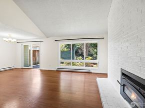 15208 NE 8th Street C3, Bellevue WA 98007